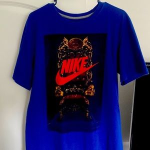 NIKE VIBRANT BLUE THRONE BASKETBALL HOOP TEE - NIKE AIR SOFT COTTON TEE - Size L